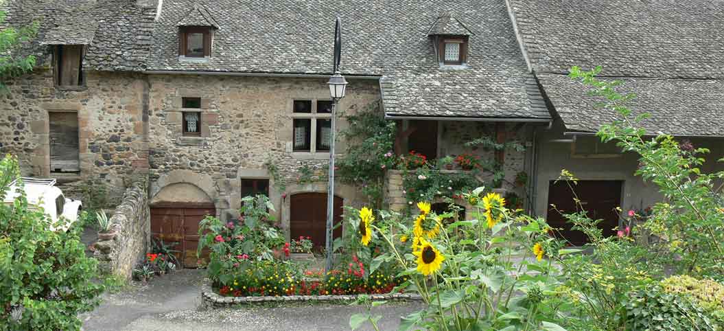 Vieilles maisons à Saint-Côme-d'Olt en Aveyron
